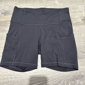 Lululemon spandex shorts with side pockets